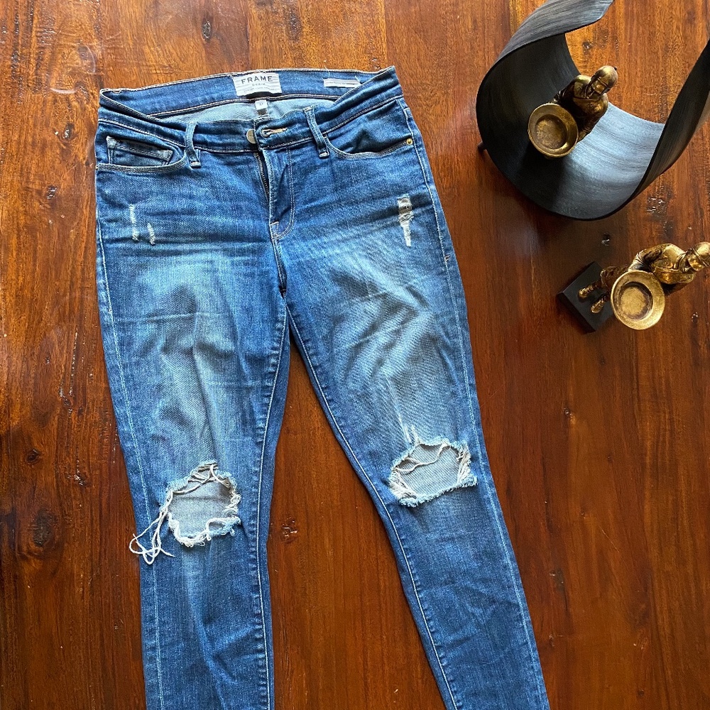 FRAME Le Skinny de Jeanne Distressed